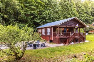 Escape to the serene Diamond Creek Cabin - 9
