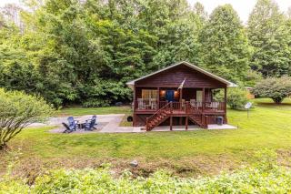 Escape to the serene Diamond Creek Cabin - 8