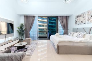 Luxury Apartment in Dubai Marina w Stunning View - 4