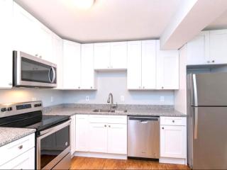 Budget Bed Room near Downtown Inner Harbor w Free Parking - Baltimore - 5