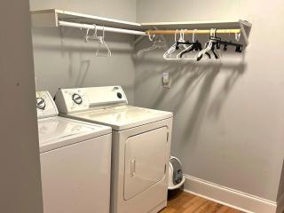 Budget Bed Room near Downtown Inner Harbor w Free Parking - Baltimore - 9