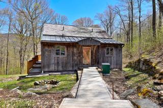 Wobbly Cabin - 2 Bedroom - Charming Ski Home - Fireplace - WiFi - Close to Resort - Killington - 9