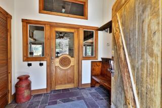 Wobbly Cabin - 2 Bedroom - Charming Ski Home - Fireplace - WiFi - Close to Resort - Killington - 5