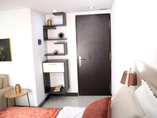 Luxury Studio in El Poblado Modern Charm - 3