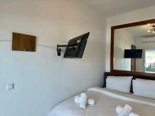 Rooftop Mini Suite-Roof Deck-Sunbeds-City view - Tessalónica - 2
