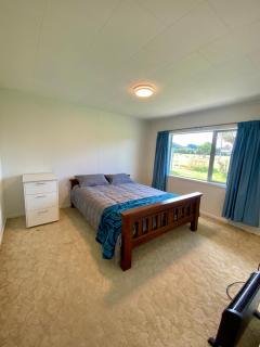 Close to Beach with Mountain Views in Puketa - 5