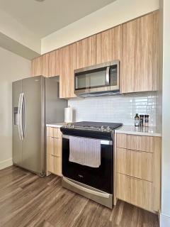 Trendy 2BD 2BTH Apt steps from Downtown Santa Monica with Ocean Views! - Los Ángeles - 1