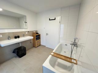 AB2 Luxuriöse EG-Wohnung mit Gartenblick & Garage - 3 Min zur S-Bahn - Nähe Messe Stuttgart, Daimler & IBM - Ideal für Familien & Geschäftsreisende - Ehningen - 4