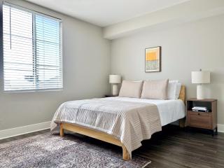 Stunning 2BD 2BTH Apt in Santa Monica! - Los Angeles - 2