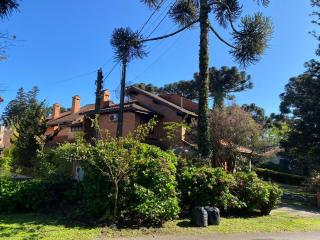Sobrado do Lago Gramado - Localizado em um Bairro Nobre e arborizado - Gramado - 3