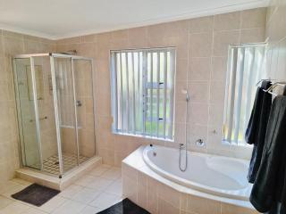 Dee-One's at Napier,Kenridge,Self Catering Apartment with Pool - Kenridge - 2