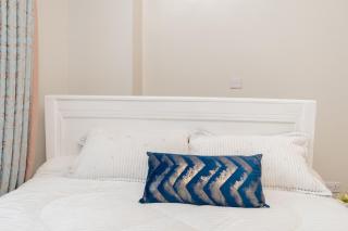 Golden Nest - Lake View Estate - 9