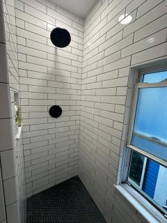 Bright, big family escape, W/parking, dogs welcome - Oak Park - 4