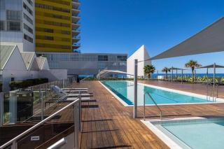 Stunning Oceanfront Luxury with Rooftop Pool - Gold Coast - 8
