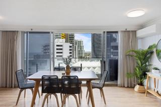 Ocean's 14th - Beachfront Resort-style Living - Gold Coast - 7