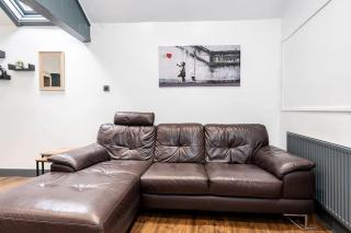 Stunning 3 Bedroom Apartment Great Location - Walkley - 7