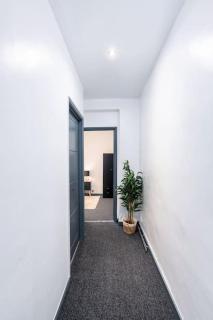 Stunning 3 Bedroom Apartment Great Location - Walkley - 1