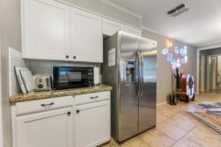 Spring nights, Fire Pit, BBQ, Games & Pet-Friendly - 1