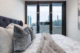 Little French Apartment With Wrap-Around Balcony - Melbourne - 1