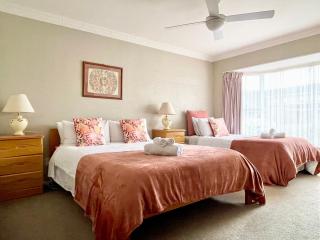 Spacious 200sqm 3BR House in Chartwell for 7, 2 Baths, Ideal for Family and Business - 5