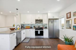 Entire Private 3-BR Home w Balcony Views 10-mins to SD Gaslamp, Downtown, Available Now - National City - 7
