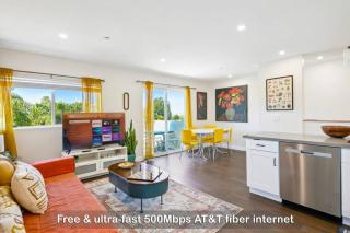 Entire Private 3-BR Home w Balcony Views 10-mins to SD Gaslamp, Downtown, Available Now - National City - 8