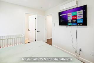 Entire Private Home with 3 Bedrooms 3 Bathrooms, Balcony Views, 10-mins to San Diego Gaslamp, Downtown, Available Now - 3