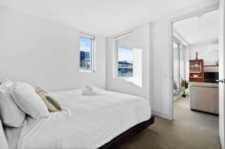 W30 - Sparkling North Melbourne Gem with parking - 6