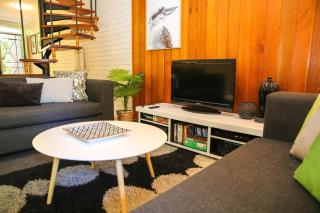 Cedar Holiday Units - Apartment 4 - Bright - 3