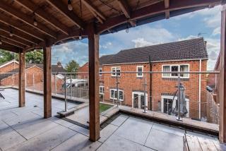 5Bed House with Games Room & Slide! Fast WiFI & FREE Parking - 2