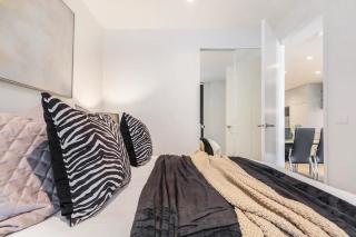 Marker Modern Vintage Pad Near Factory Outlets - 4