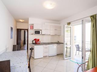 Villa Samba- Premium One-Bedroom Apartment with Balcony and Sea View - 5