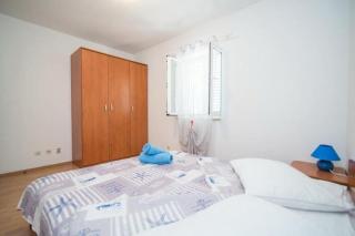 Apartments Batinic - One Bedroom Apartment with Terrace ST - Supetar - 1