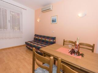 Apartments Masteli - One Bedroom Apartment with Balcony and Sea View br 1 - Trogir - 9