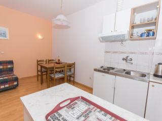 Apartments Masteli - One Bedroom Apartment with Balcony and Sea View br 1 - Trogir - 5