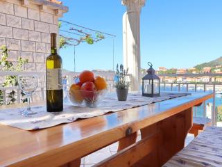 Apartments Peselj-Three Bedroom Apartment with Terrace and Sea View - Smokvica - 0