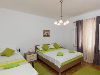 Apartment Ani - Two Bedroom Apartment with Terrace and Garden View - Banići - 5
