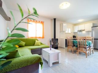 Olive's Garden House - Three Bedroom Holiday Home with Terrace and Sea View - 0