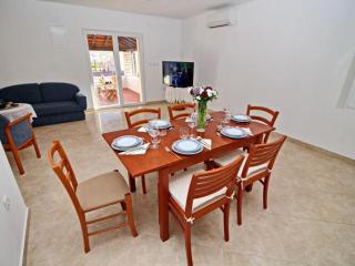 Apartment with terrace and garden - 5