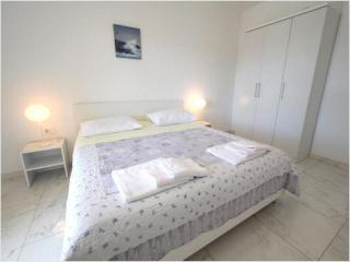 Villa Isabella - Four Bedroom Villa with Swimming Pool - 3