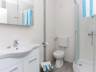 Apartments Villa Karmen - Two-Bedroom Apartment with Balcony and Sea View Lu i - 2
