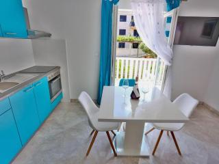Apartments Lenka - One Bedroom Apartment with Balcony and garden View A1 - 7