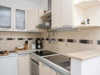 Apartments Maria Kolo ep - Two Bedroom Apartment with Terrace and Garden View - Koločep - 6