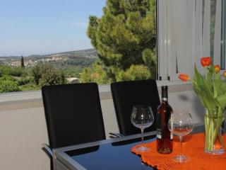 Holiday House Pine Tree - Three Bedroom Holiday Home with Pool - Nerežišća - 3