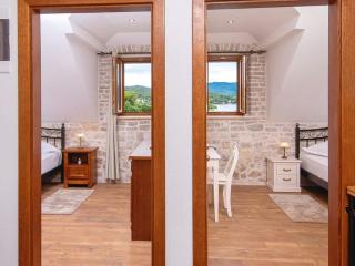 Holiday Home Lovi te-Three Bedroom Holiday Home with Pool and Sea View - Lovište - 2