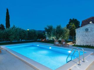Holiday Home Lovi te-Three Bedroom Holiday Home with Pool and Sea View - Lovište - 0