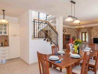 Holiday Home Lovi te-Three Bedroom Holiday Home with Pool and Sea View - Lovište - 6