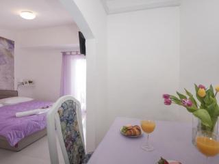 Apartments Villa Angela - Studio Apartment with Terrace and Sea View Angela - Baška Voda - 9