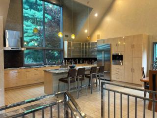 STAFFORD ESTATE in Charming Gladwyne - - 0