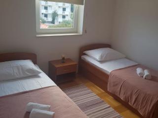 Apartment Cvita-Two Bedroom Apartment with Balcony and Sea View - Supetar (San Pietro di Brazza) - 2